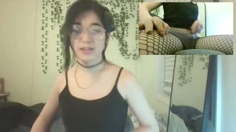 deciduousdoll online show from 15, 12, 2025