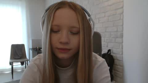 Snapshot of deeannnye chatting on 18, 5, 2026 Amanda online show from 18, 5, 2026