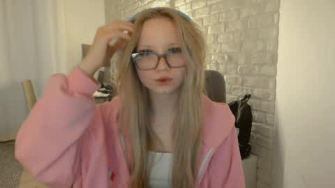 Snapshot of deeannnye chatting on 23, 5, 2026 Amanda online show from 23, 5, 2026