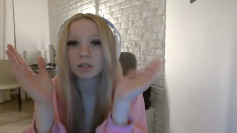 Snapshot of deeannnye chatting on 24, 5, 2026 Amanda online show from 24, 5, 2026