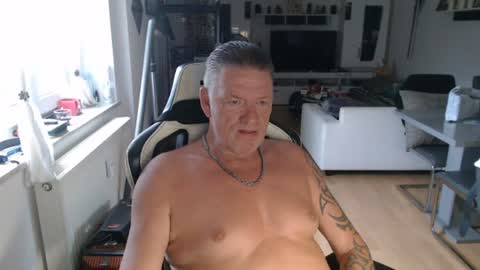 Snapshot of deinprinz2312 chatting on 4, 7, 2026 deinprinz2312 online show from 4, 7, 2026