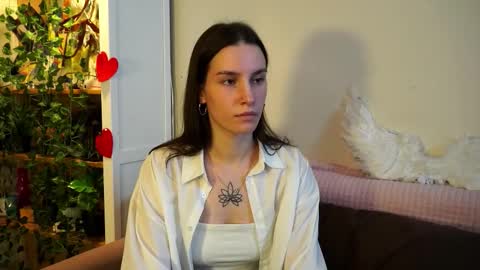 Snapshot of deirdreorem chatting on 3, 11, 2025 Esme 19 years old online show from 3, 11, 2025