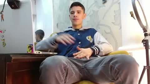 Snapshot of delglo chatting on 10, 10, 2025 delglo online show from 10, 10, 2025