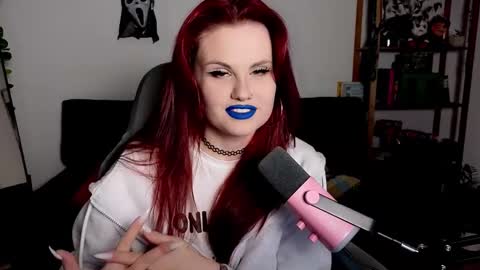 dellacrush_ online show from 1, 12, 2025