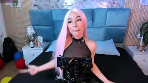 Snapshot of delphine_doll chatting on 10, 7, 2026 Delia online show from 10, 7, 2026