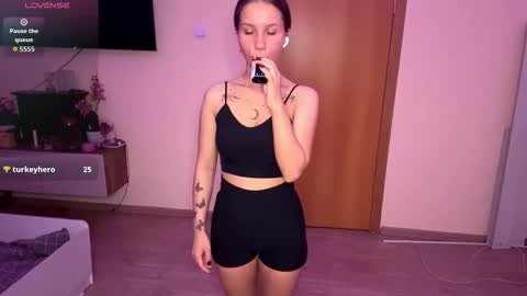 delphineframpton online show from 16, 10, 2025