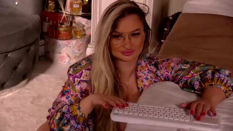 Snapshot of denisseperry chatting on 17, 4, 2026 Ela online show from 17, 4, 2026