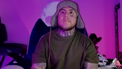 Snapshot of denjig chatting on 10, 11, 2025 Oliver online show from 10, 11, 2025