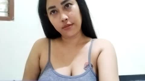 Snapshot of dennabaza chatting on 7, 5, 2026 Sarina online show from 7, 5, 2026