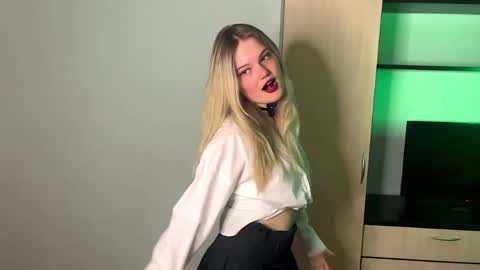 Luna online show from 4, 4, 2026