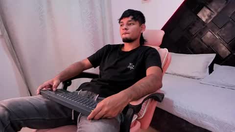 Snapshot of dereck_g chatting on 13, 5, 2026 dereck_g online show from 13, 5, 2026