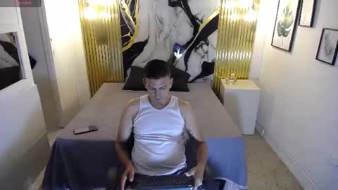 Snapshot of dereck_smithh chatting on 4, 7, 2026 Dereck online show from 4, 7, 2026