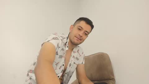 Snapshot of derek_vall chatting on 8, 3, 2025 derek_vall online show from 8, 3, 2025