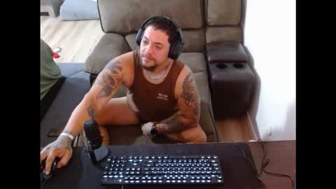 Snapshot of desertadventurer25 chatting on 10, 10, 2025 desertadventurer25 online show from 10, 10, 2025