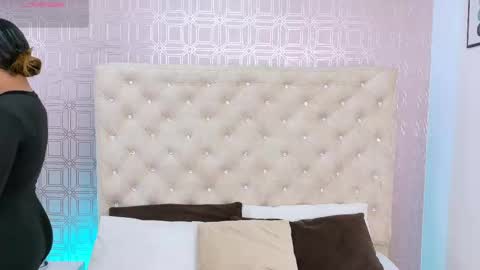 Sara Desire online show from 4, 10, 2025