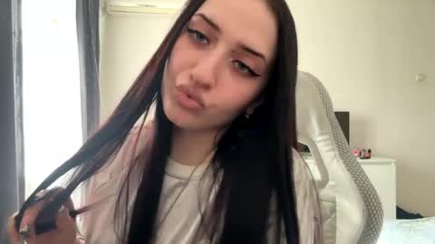 Snapshot of desireespady chatting on 20, 5, 2026 Kira online show from 20, 5, 2026