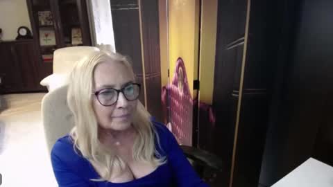 Snapshot of desiresofia chatting on 6, 7, 2026 S O F I A online show from 6, 7, 2026