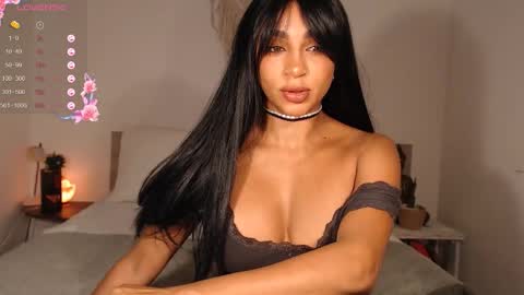 Snapshot of destinnemil chatting on 15, 12, 2025 Destinne Mill online show from 15, 12, 2025