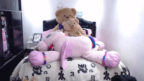 devi_black_13_ online show from 8, 4, 2026