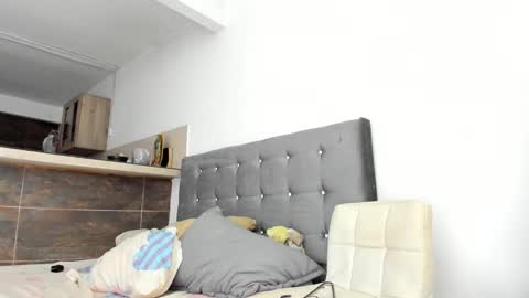 Snapshot of dewolk chatting on 5, 1, 2026 thumb up me please its important online show from 5, 1, 2026