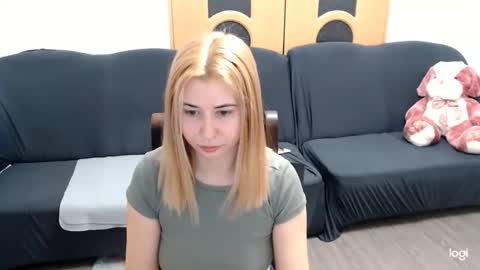 dianasmiey7 online show from 4, 2, 2025