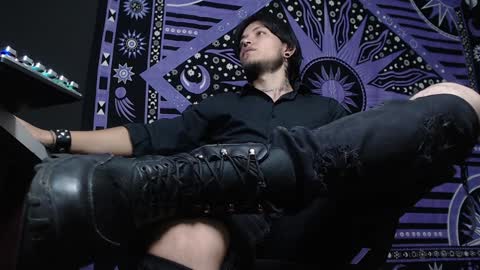 DICAPRIO online show from 3, 2, 2025