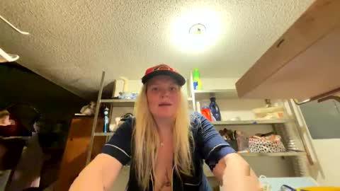 Snapshot of dickeddownsouth chatting on 27, 5, 2026 Beau online show from 27, 5, 2026