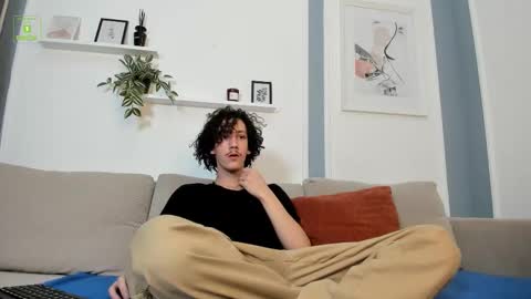 Snapshot of dilan_wolfe chatting on 4, 12, 2025 Dilan online show from 4, 12, 2025