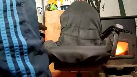 Snapshot of dirtmcgirt82 chatting on 18, 12, 2024 dirtmcgirt82 online show from 18, 12, 2024