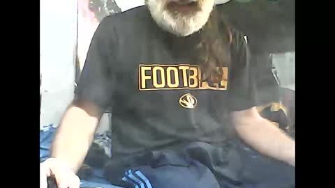 Snapshot of dirtmcgirt82 chatting on 5, 1, 2025 dirtmcgirt82 online show from 5, 1, 2025