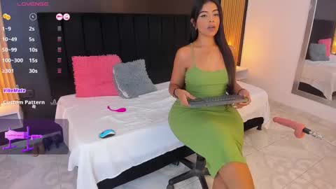 Soffie - Valentina - Yuya  Astro online show from 31, 1, 2025