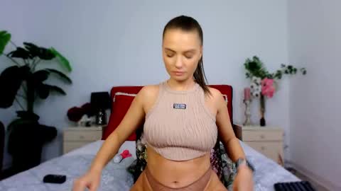 Chloe online show from 5, 11, 2025