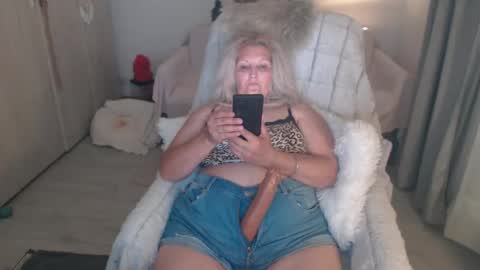 Snapshot of divineblond chatting on 11, 5, 2026 Alexxa online show from 11, 5, 2026