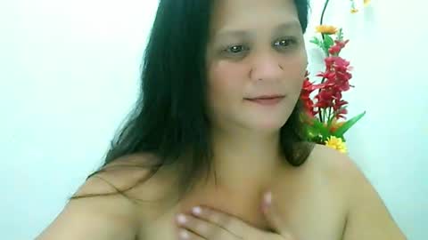 Snapshot of divinegrace10 chatting on 12, 3, 2025     Divine Grace Close To Your Hear online show from 12, 3, 2025