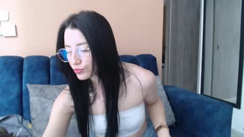 Snapshot of divineisis chatting on 7, 6, 2026 Hera online show from 7, 6, 2026