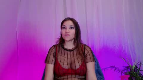 DivineLynn online show from 1, 1, 2025