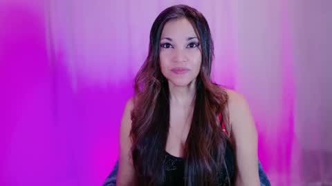 DivineLynn online show from 1, 2, 2025