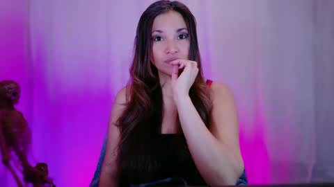 DivineLynn online show from 3, 2, 2025