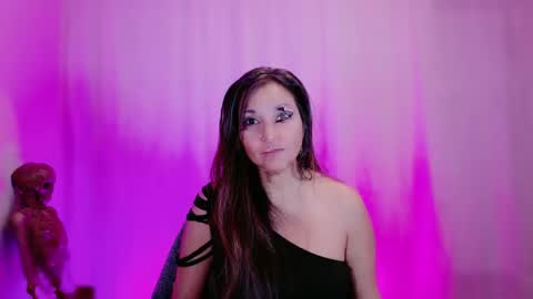 DivineLynn online show from 6, 2, 2025