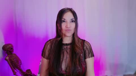 DivineLynn online show from 10, 2, 2025