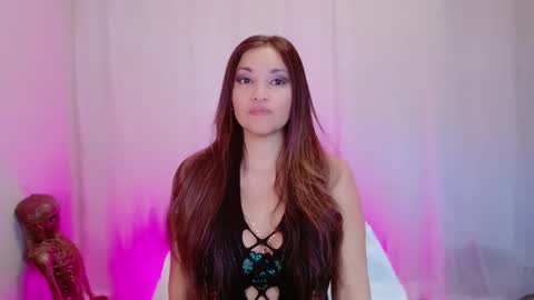 DivineLynn online show from 12, 3, 2025