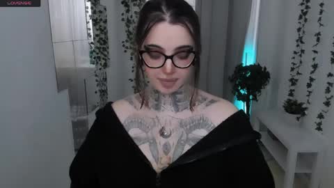 dixipixi_ online show from 17, 4, 2026