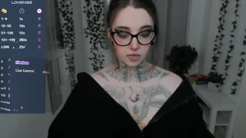 dixipixi_ online show from 18, 4, 2026