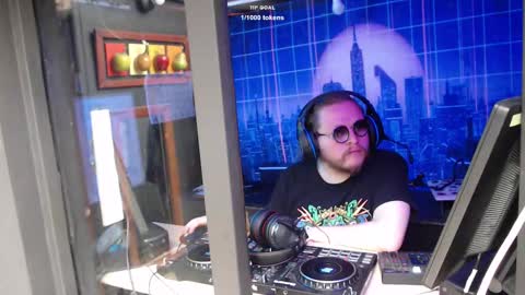 Snapshot of dj_capitain_claw chatting on 17, 1, 2025 Adrian Arturo online show from 17, 1, 2025