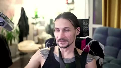 Snapshot of dl_raven chatting on 13, 11, 2025 Silverhand online show from 13, 11, 2025