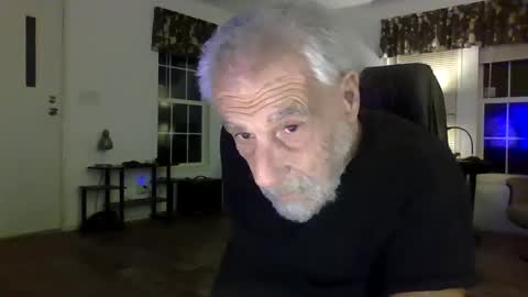 Snapshot of dogluc7 chatting on 5, 12, 2024 dogluc7 online show from 5, 12, 2024