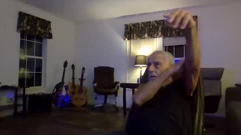 Snapshot of dogluc7 chatting on 8, 12, 2024 dogluc7 online show from 8, 12, 2024