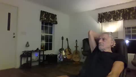 Snapshot of dogluc7 chatting on 1, 1, 2025 dogluc7 online show from 1, 1, 2025