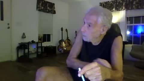 Snapshot of dogluc7 chatting on 2, 1, 2025 dogluc7 online show from 2, 1, 2025