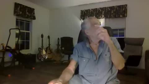 Snapshot of dogluc7 chatting on 1, 2, 2025 dogluc7 online show from 1, 2, 2025